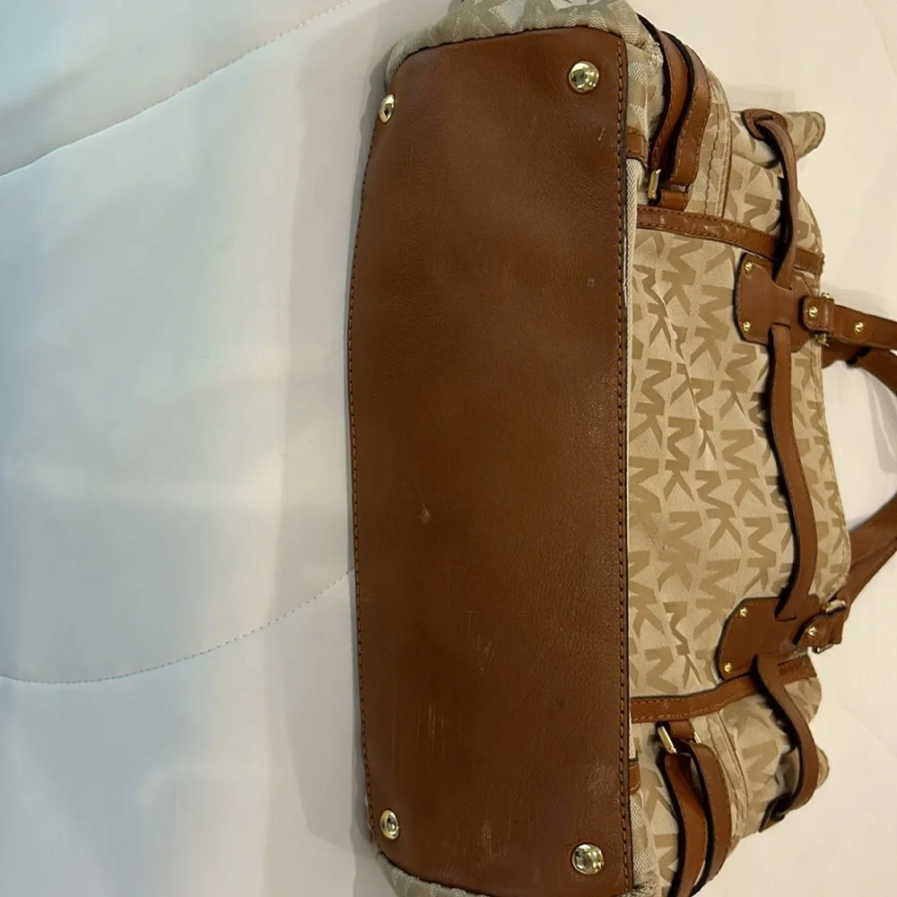 Michael Kors purse - Picture 3 of 5
